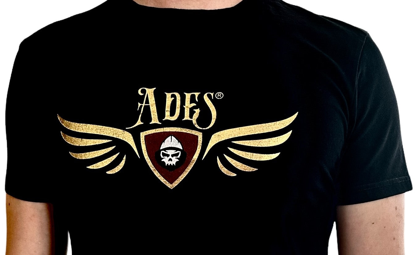 T-Shirt nera Ades